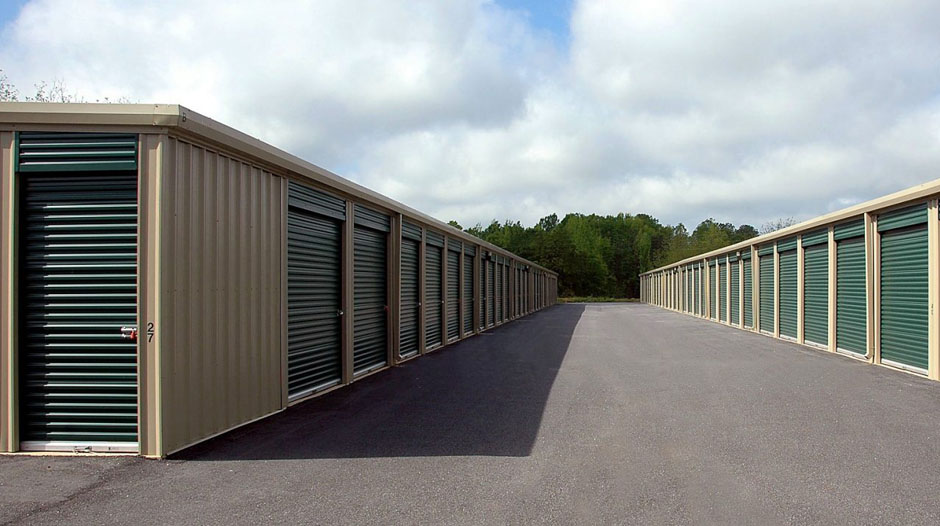 Drive up stroage 1 | Pinnacle Storage Properties